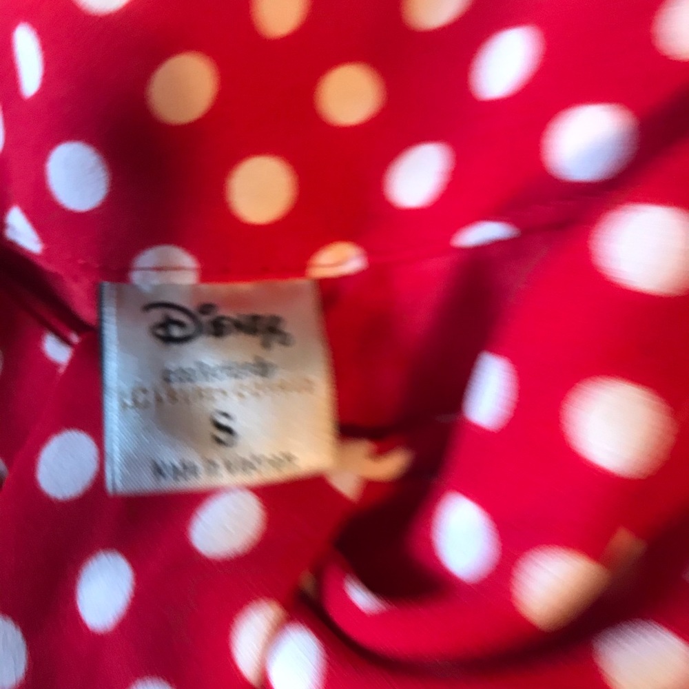 Red shorts - Picture 2 of 2